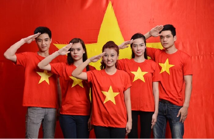 Áo cờ đỏ sao vàng: Hãy khám phá món đồ truyền thống đặc trưng của Việt Nam! Áo cờ đỏ sao vàng luôn là biểu tượng của lòng yêu nước và tinh thần độc lập tự do. Năm 2024, chúng ta tự hào khi vẫn giữ gìn được những giá trị của quốc kỳ, vì thế sau hơn 70 năm, áo cờ đỏ sao vàng vẫn được giữ nguyên truyền thống và đẹp hơn bao giờ hết!